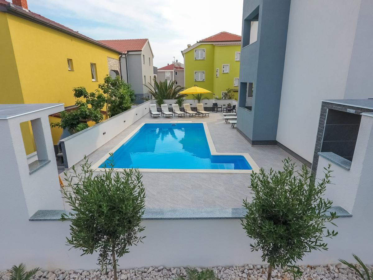 Lucky Luke Pool Apartments Novalja Exterior foto